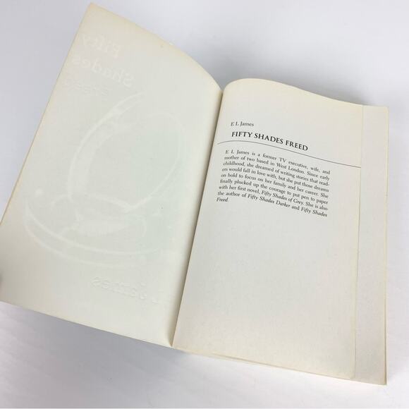 Fifty Shades Freed E.L. James 3rd Book in the Trilogy Romance Vintage Books 2012 - Picture 9 of 15